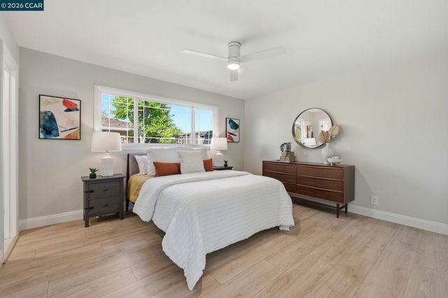 1525 American Beauty Dr, Concord, CA 94521