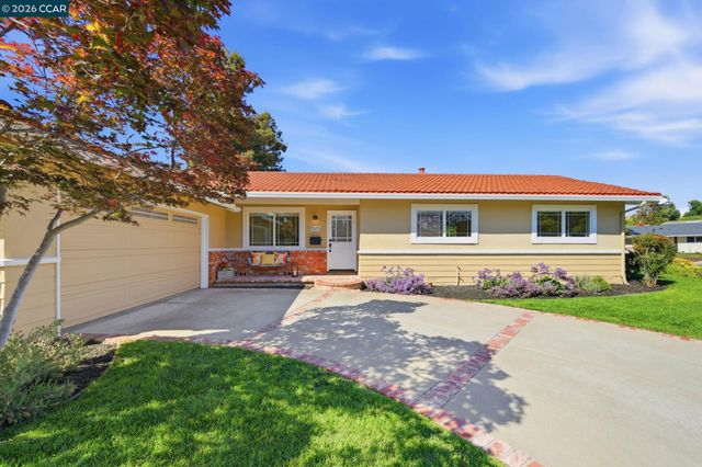 1525 American Beauty Dr, Concord, CA 94521