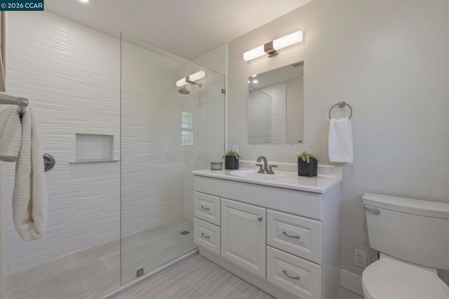 1525 American Beauty Dr, Concord, CA 94521