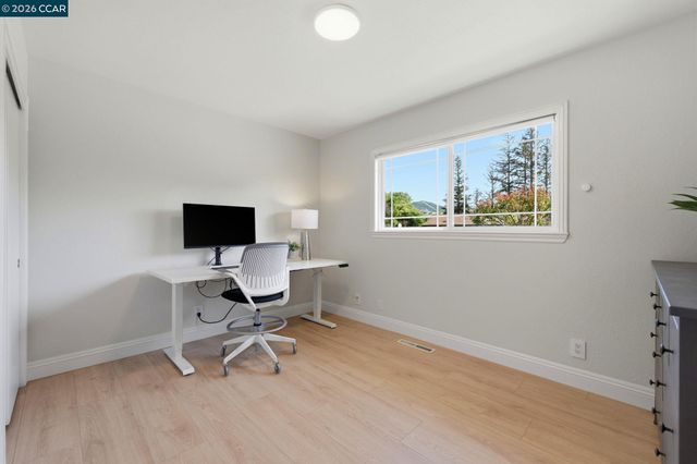 1525 American Beauty Dr, Concord, CA 94521