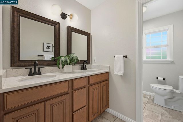 1525 American Beauty Dr, Concord, CA 94521