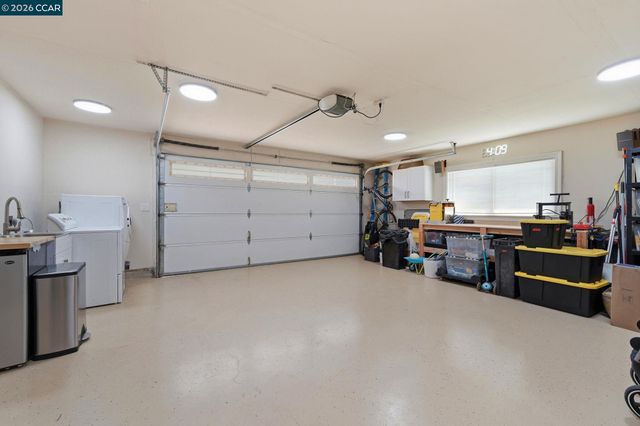 1525 American Beauty Dr, Concord, CA 94521