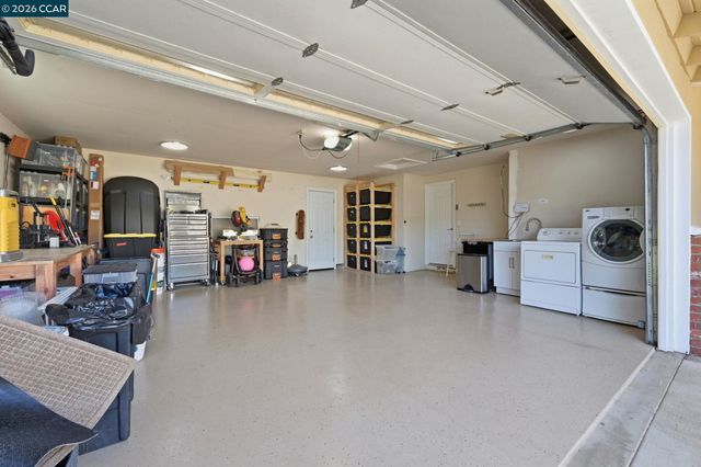 1525 American Beauty Dr, Concord, CA 94521