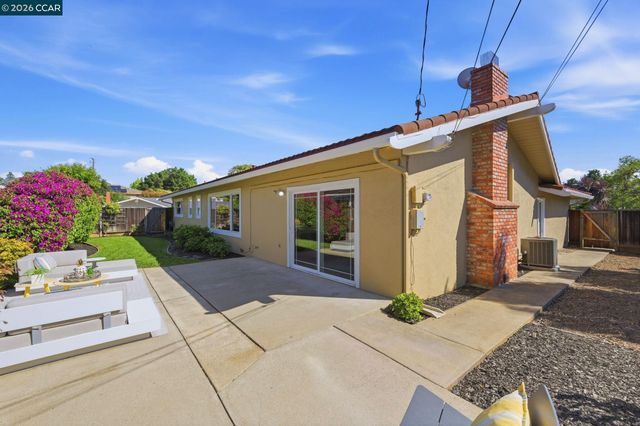1525 American Beauty Dr, Concord, CA 94521