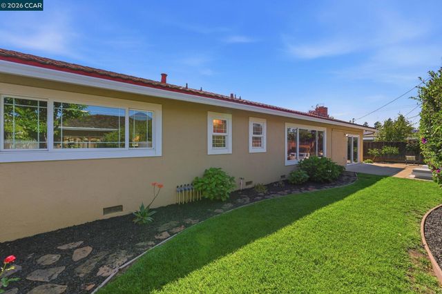 1525 American Beauty Dr, Concord, CA 94521