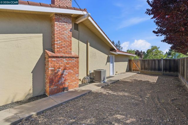 1525 American Beauty Dr, Concord, CA 94521