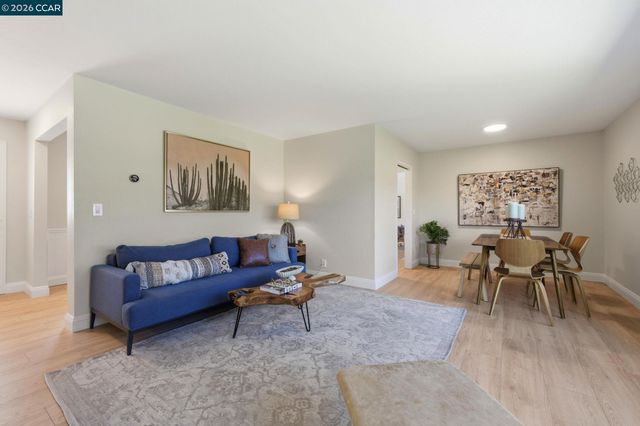1525 American Beauty Dr, Concord, CA 94521
