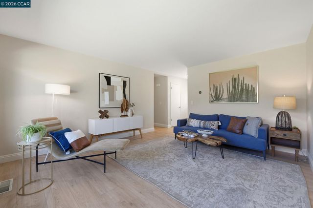1525 American Beauty Dr, Concord, CA 94521