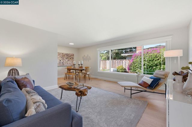 1525 American Beauty Dr, Concord, CA 94521