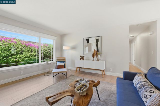 1525 American Beauty Dr, Concord, CA 94521
