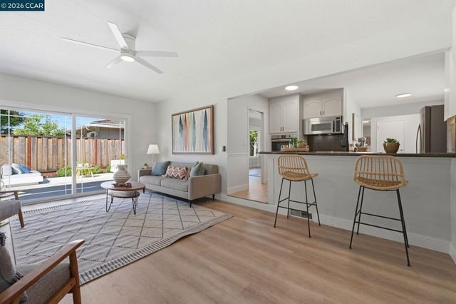 1525 American Beauty Dr, Concord, CA 94521