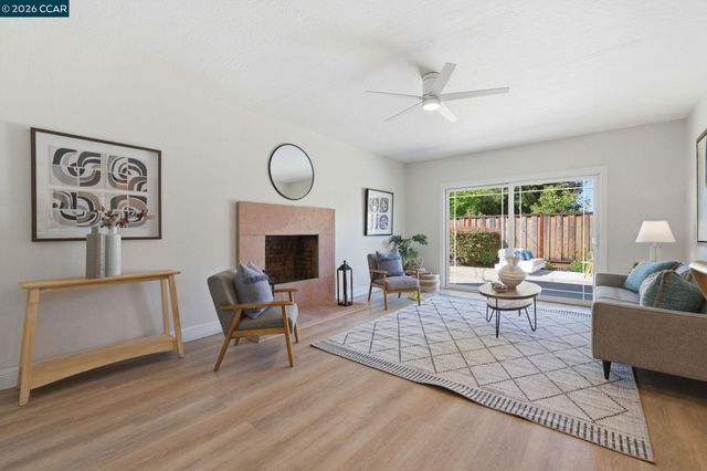 1525 American Beauty Dr, Concord, CA 94521