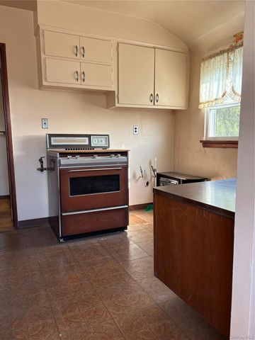 22 E Maple Street, Valley Stream, NY 11580