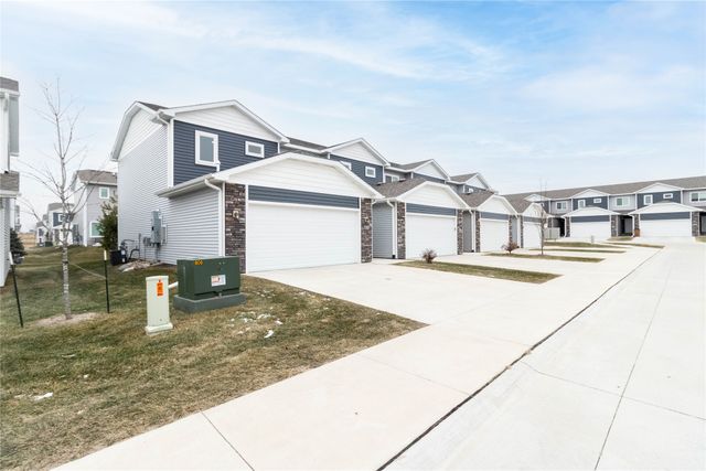 800 Umbra Place, Norwalk, IA 50211