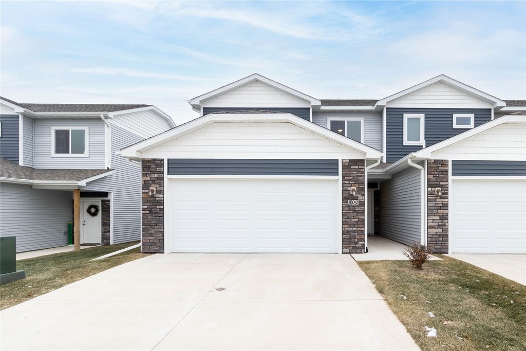 800 Umbra Place, Norwalk, IA 50211