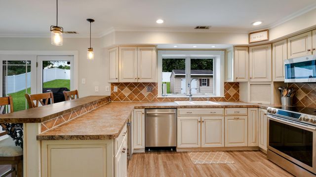 239 BURGUNDY LN, Newtown, PA 18940