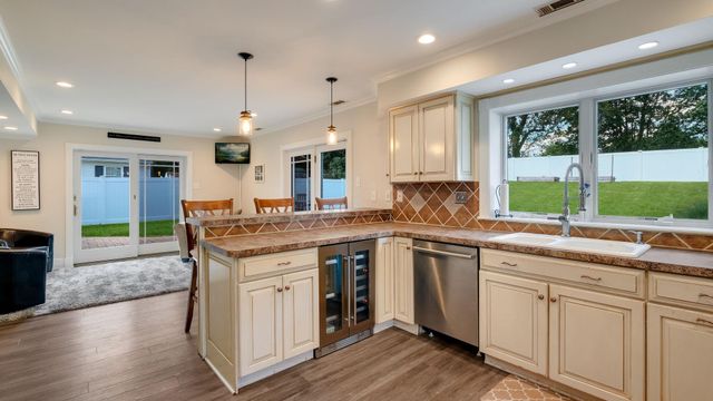 239 BURGUNDY LN, Newtown, PA 18940