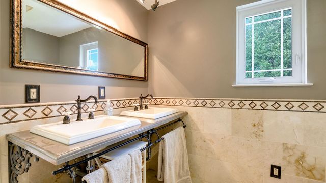 239 BURGUNDY LN, Newtown, PA 18940