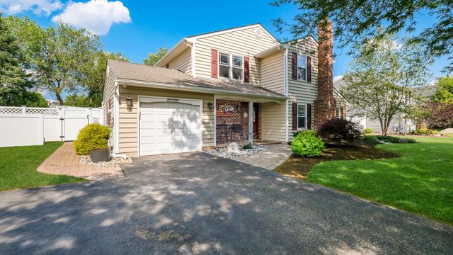 239 BURGUNDY LN, Newtown, PA 18940