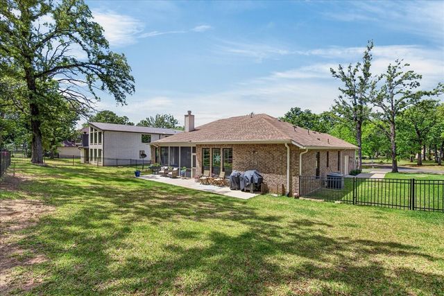233 Hide A Way Drive, Mabank, TX 75156