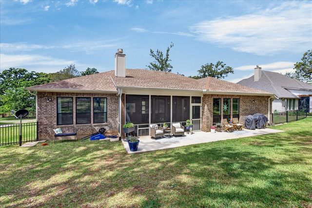 233 Hide A Way Drive, Mabank, TX 75156