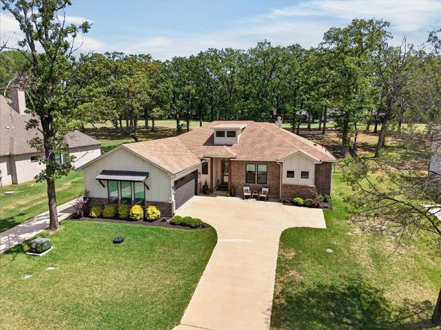 233 Hide A Way Drive, Mabank, TX 75156