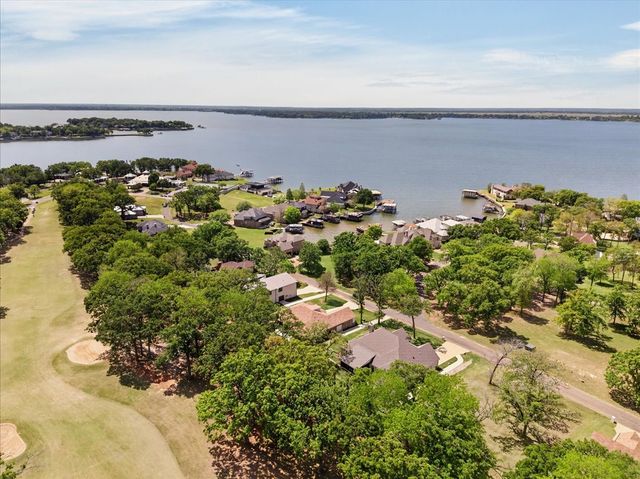 233 Hide A Way Drive, Mabank, TX 75156