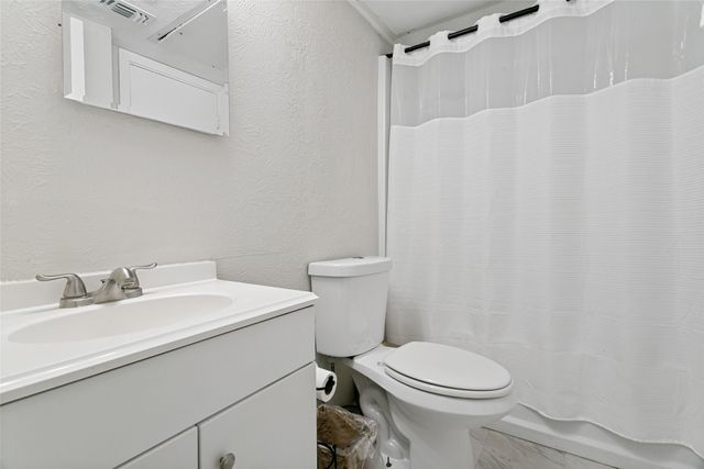 7012 Greenview Circle S, Fort Worth, TX 76120