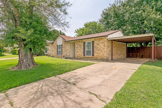 7012 Greenview Circle S, Fort Worth, TX 76120