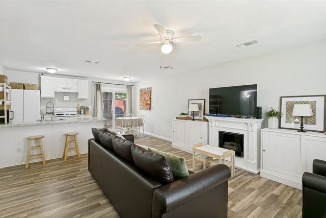 7012 Greenview Circle S, Fort Worth, TX 76120