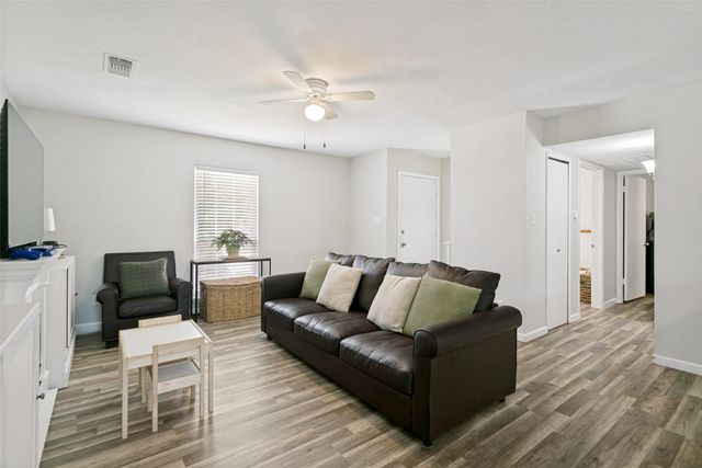 7012 Greenview Circle S, Fort Worth, TX 76120