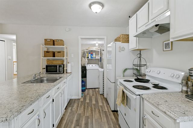 7012 Greenview Circle S, Fort Worth, TX 76120