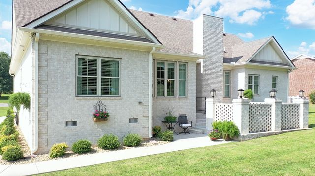 204 Green Hills Dr, Shelbyville, TN 37160