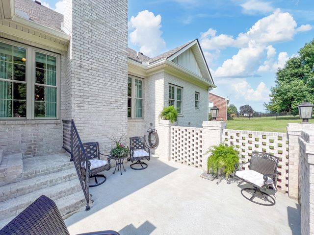 204 Green Hills Dr, Shelbyville, TN 37160