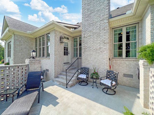 204 Green Hills Dr, Shelbyville, TN 37160