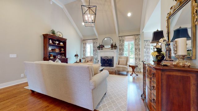 204 Green Hills Dr, Shelbyville, TN 37160