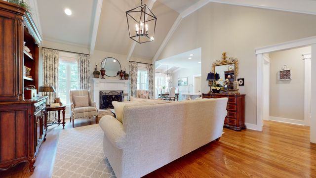 204 Green Hills Dr, Shelbyville, TN 37160