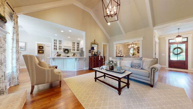 204 Green Hills Dr, Shelbyville, TN 37160