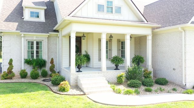204 Green Hills Dr, Shelbyville, TN 37160