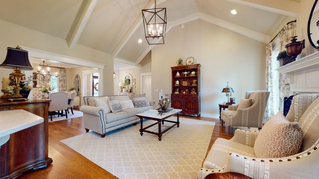 204 Green Hills Dr, Shelbyville, TN 37160