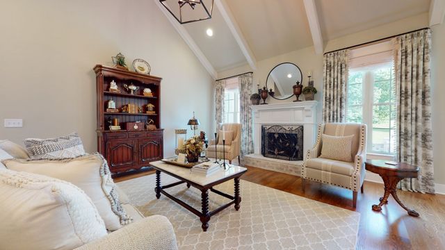 204 Green Hills Dr, Shelbyville, TN 37160