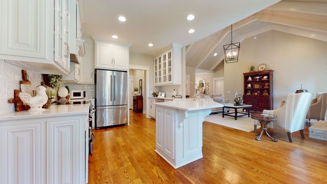 204 Green Hills Dr, Shelbyville, TN 37160