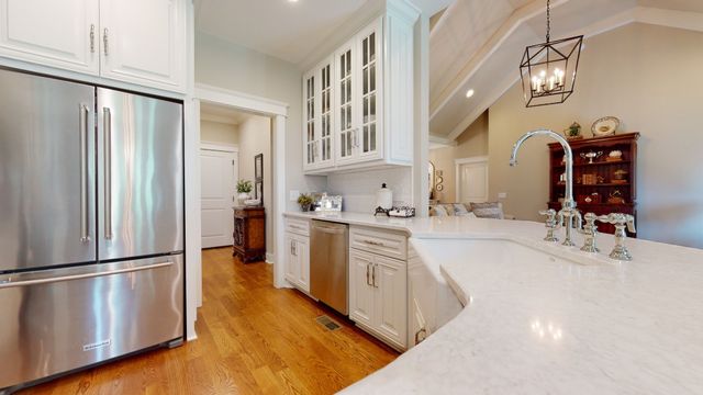 204 Green Hills Dr, Shelbyville, TN 37160