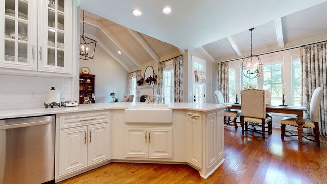 204 Green Hills Dr, Shelbyville, TN 37160