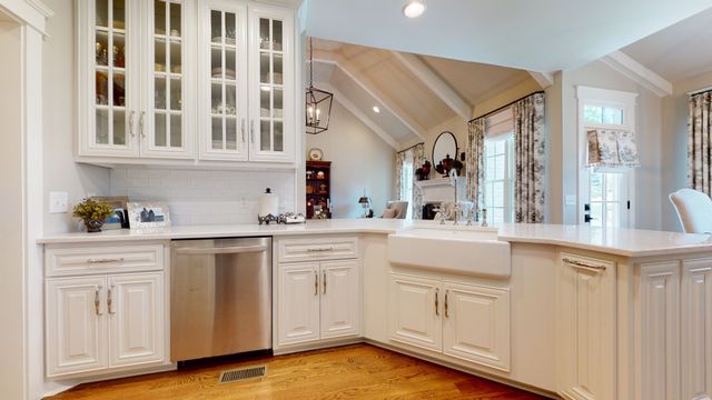 204 Green Hills Dr, Shelbyville, TN 37160