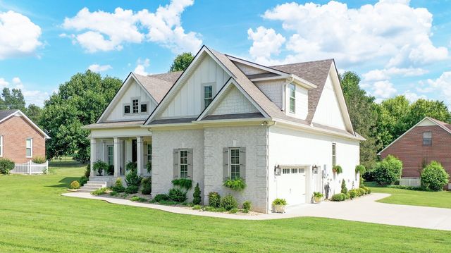 204 Green Hills Dr, Shelbyville, TN 37160