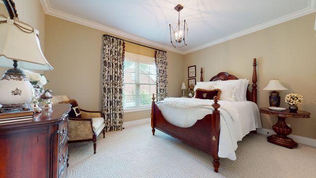 204 Green Hills Dr, Shelbyville, TN 37160