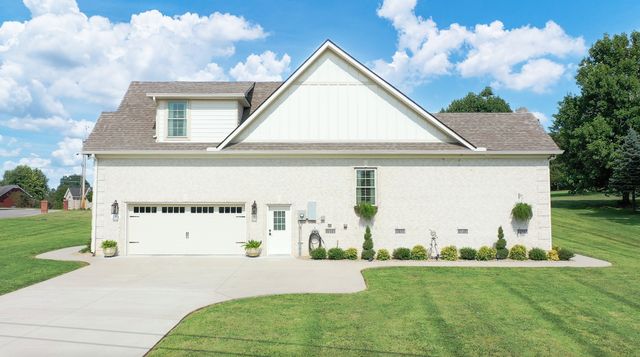 204 Green Hills Dr, Shelbyville, TN 37160