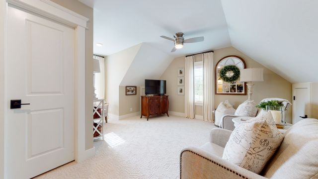 204 Green Hills Dr, Shelbyville, TN 37160