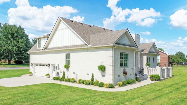 204 Green Hills Dr, Shelbyville, TN 37160